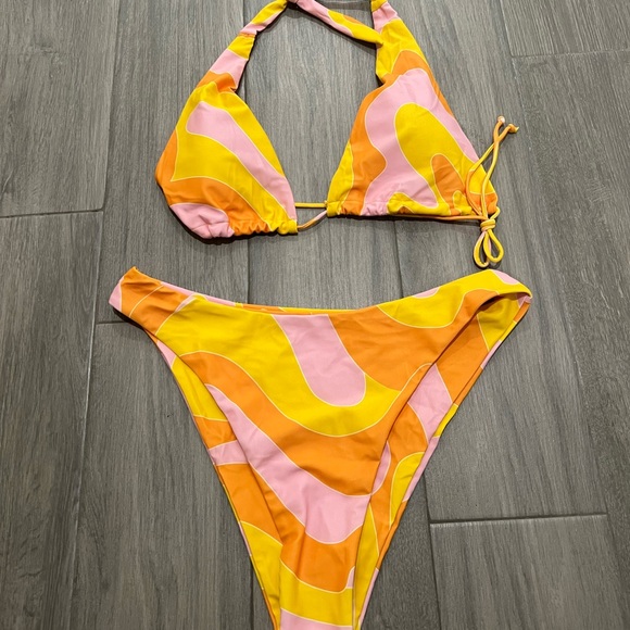 High cut bikini swimsuit - Picture 1 of 3